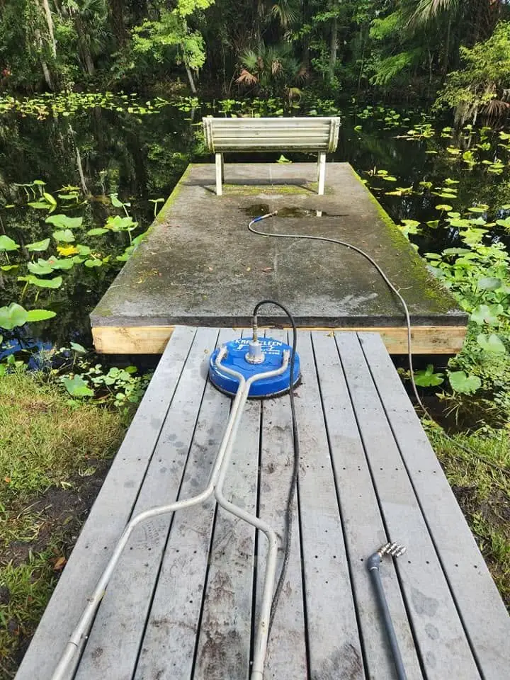Floating dock before pressure cleaning